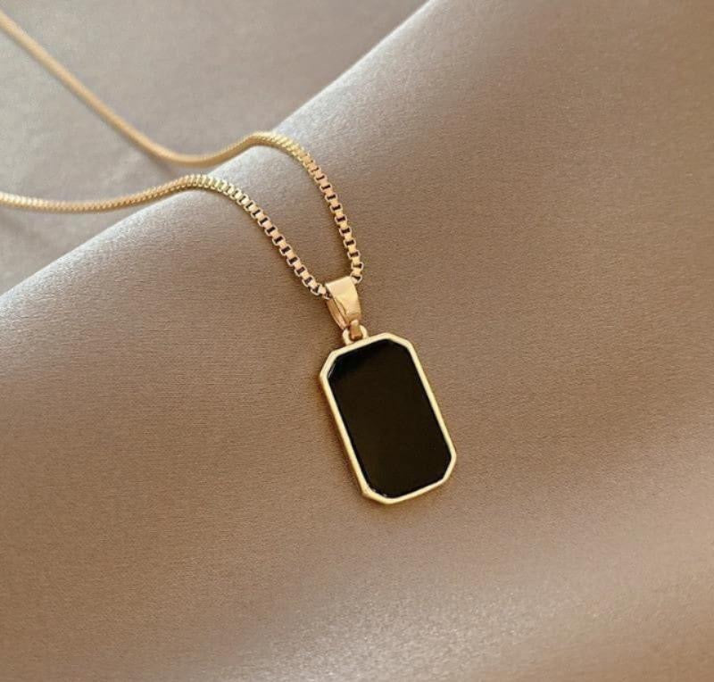 Stylish black stone with gold chain