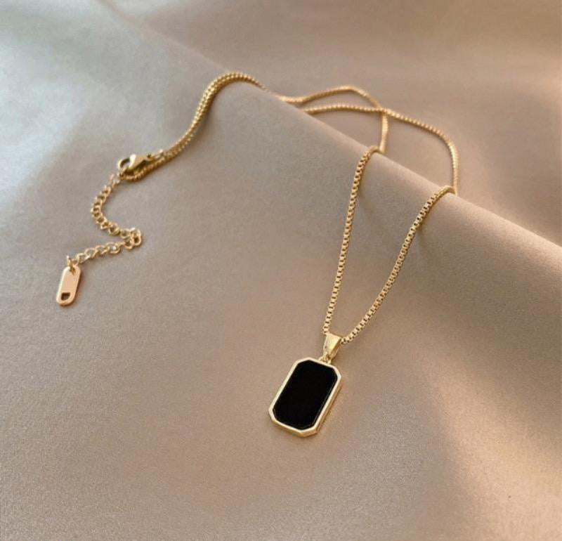 Stylish black stone with gold chain