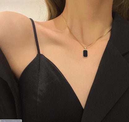 Stylish black stone with gold chain