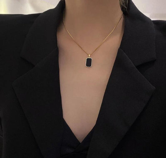 Stylish black stone with gold chain